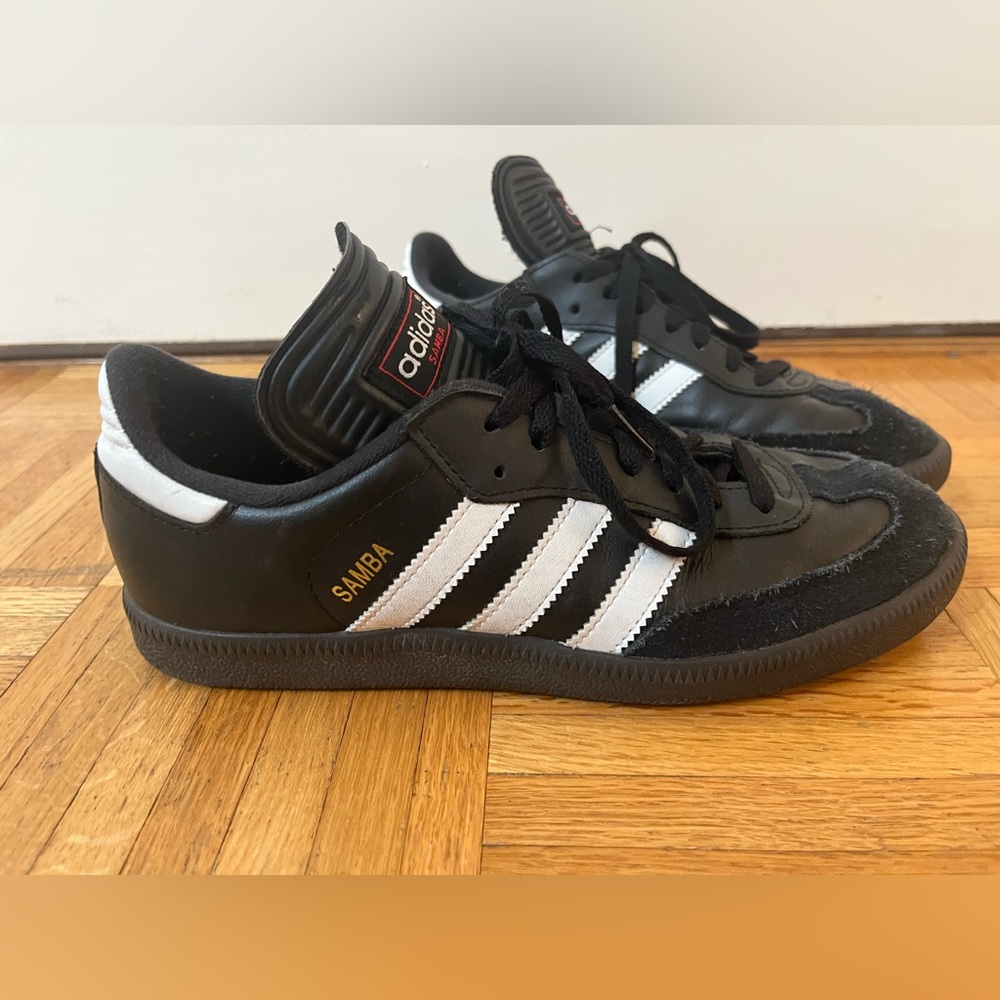 Adidas Samba size US7.5 /40MENS  _____ 8.5 WOMENS